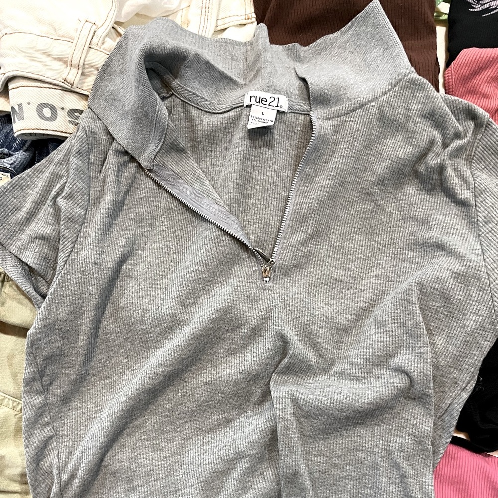 gray rue 22 collared crop top with o-ring half zip